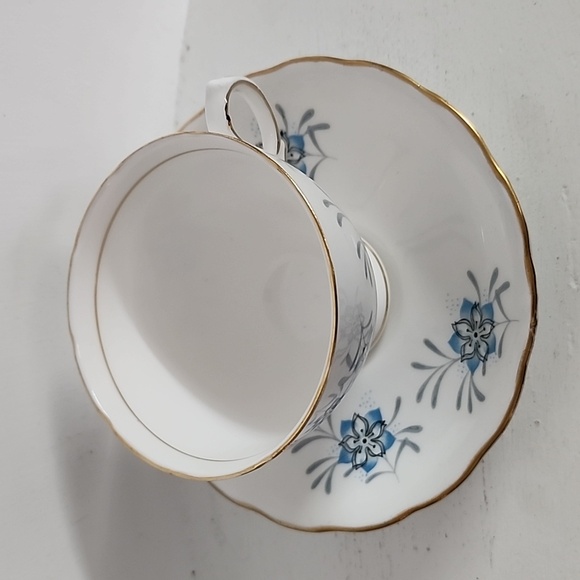 Colclough Vintage Tea Cup & Saucer Bone China England Blue Flower Gold - Picture 5 of 8